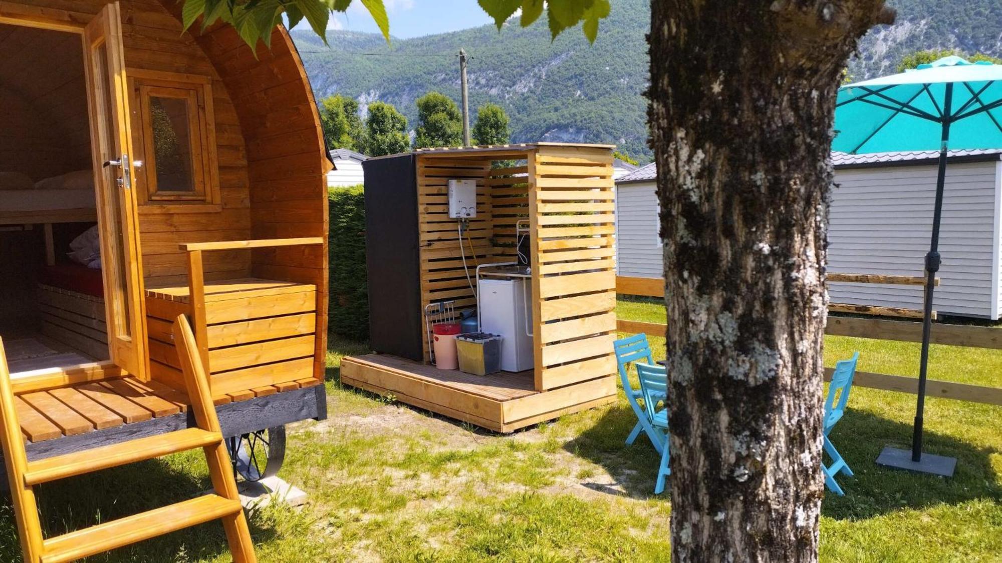 Hotel Camping Le Hameau Des Pecheurs à Novalaise Extérieur photo